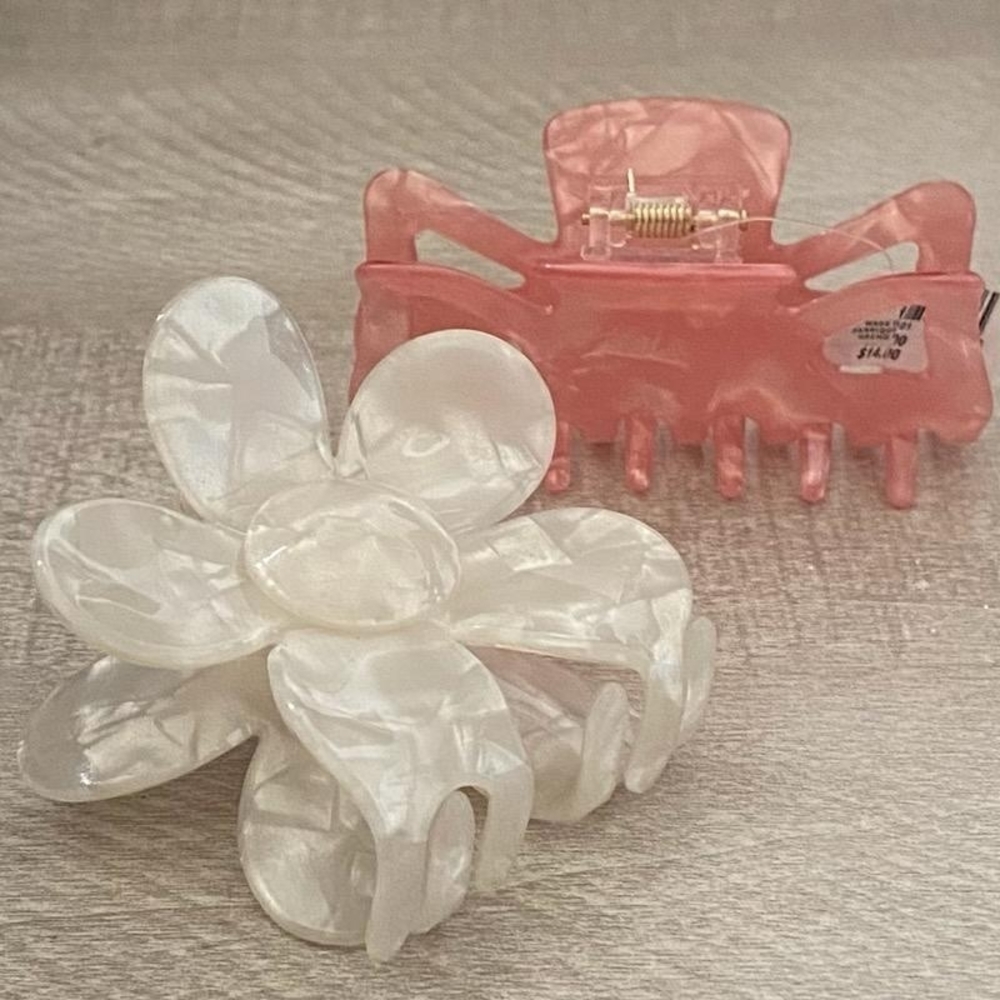 URBAN OUTFITTERS | Hair Claw Clips (Set Of 2) - Picture 8 of 12